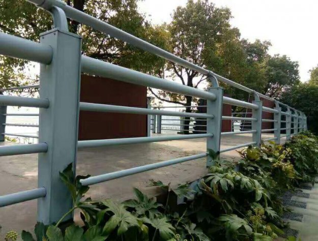 长阳桥梁钢护栏
